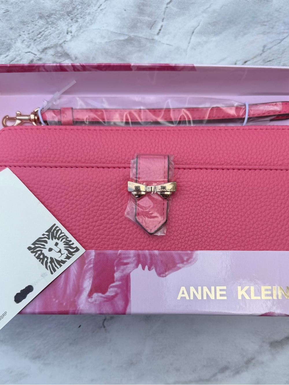 Gift NIB coquette / barbiecore Wristlet Wallet with Bow Detail - bubblegum Pink